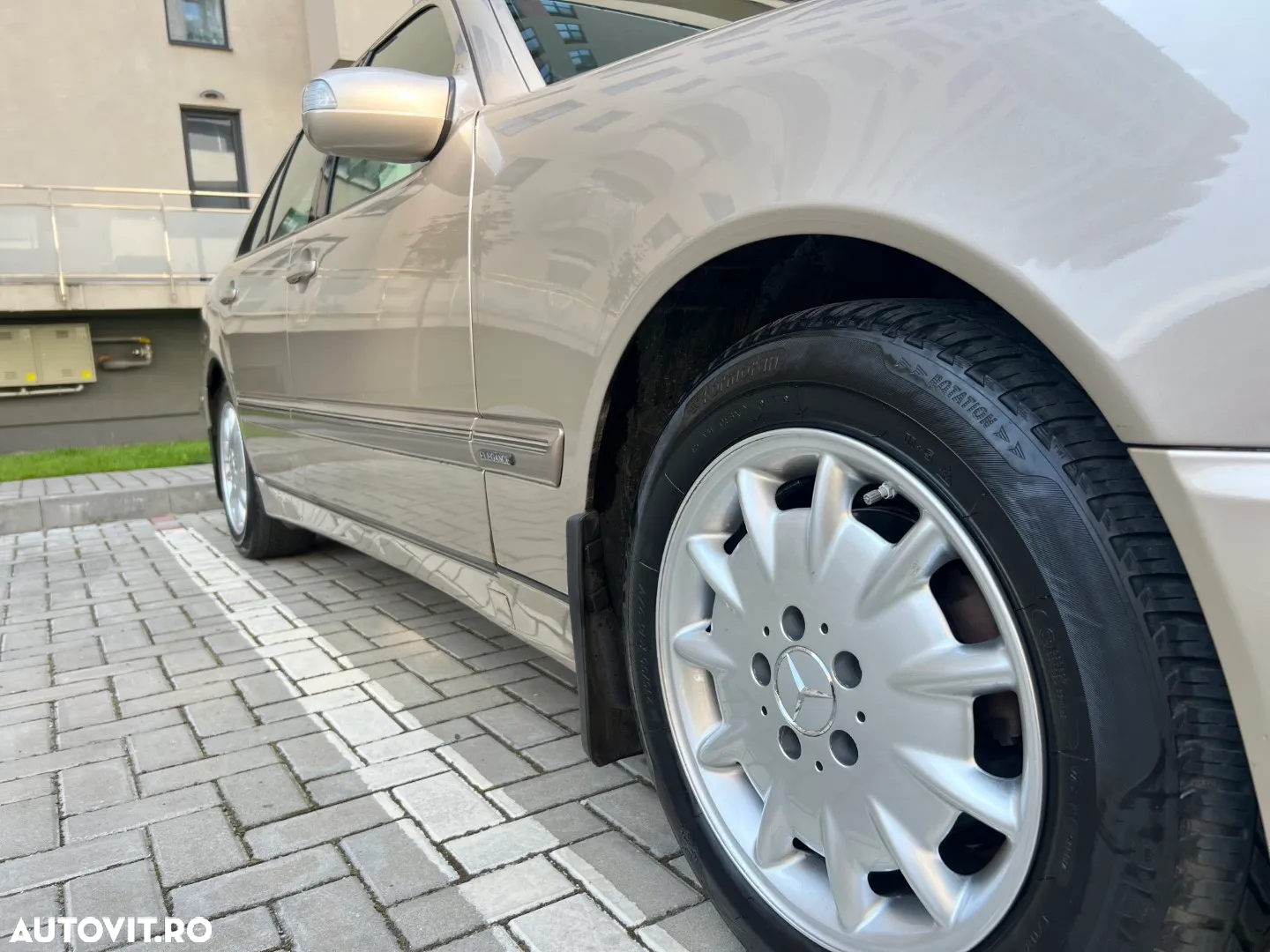 Mercedes-Benz E - 10