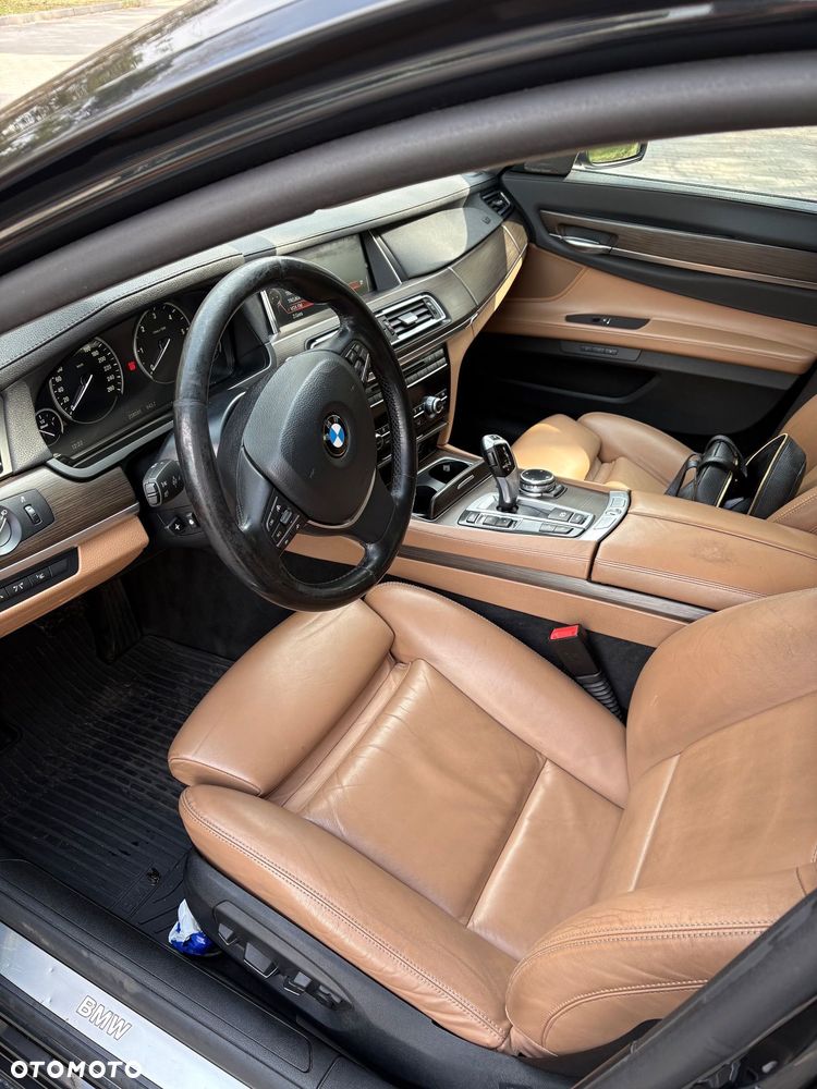 BMW Seria 7 740d xDrive - 14
