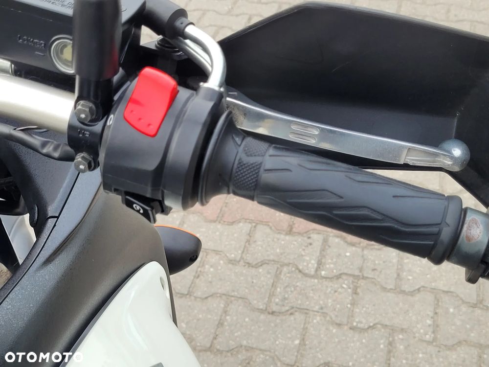 Suzuki DL - 18