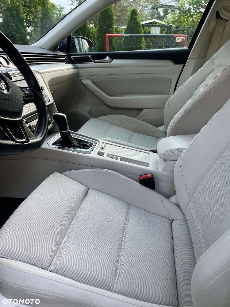 Volkswagen Passat - 8