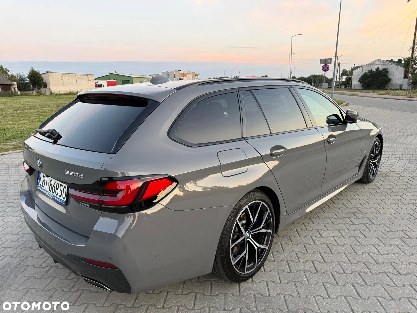 BMW Seria 5 520d Touring M Sport Edition - 4