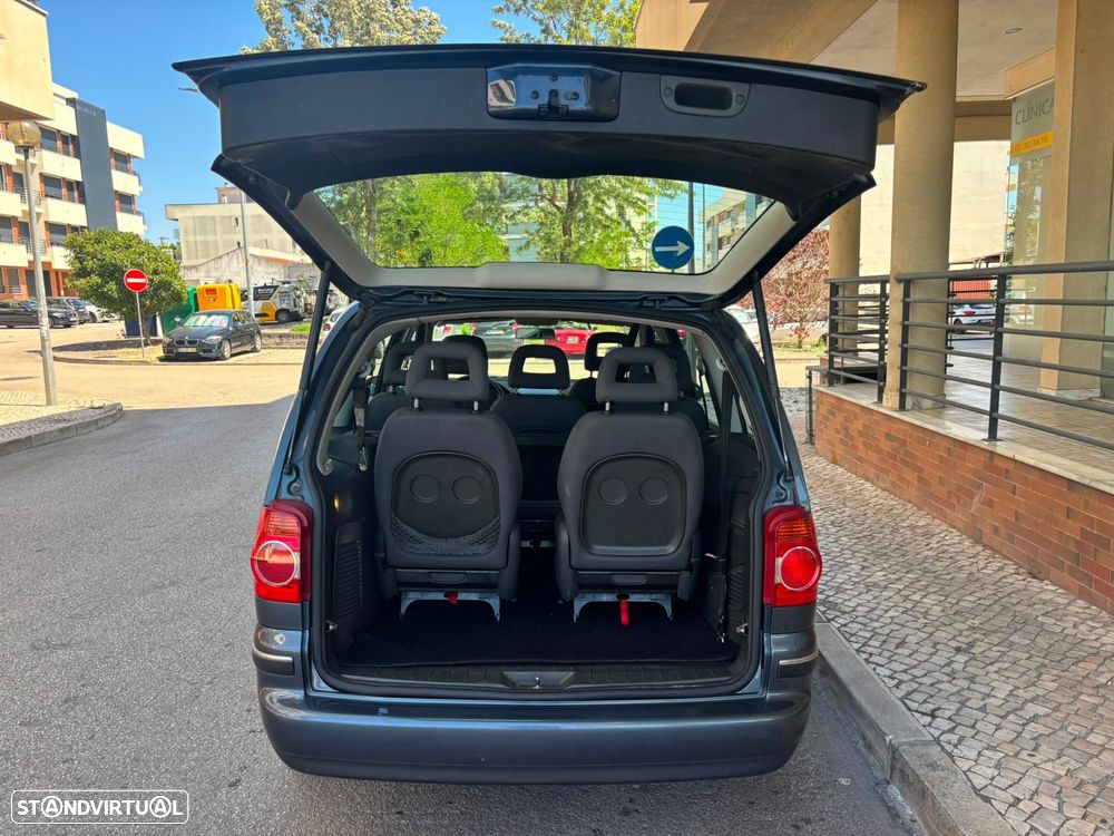 VW Sharan 1.9 TDI Comfortline Family - 11