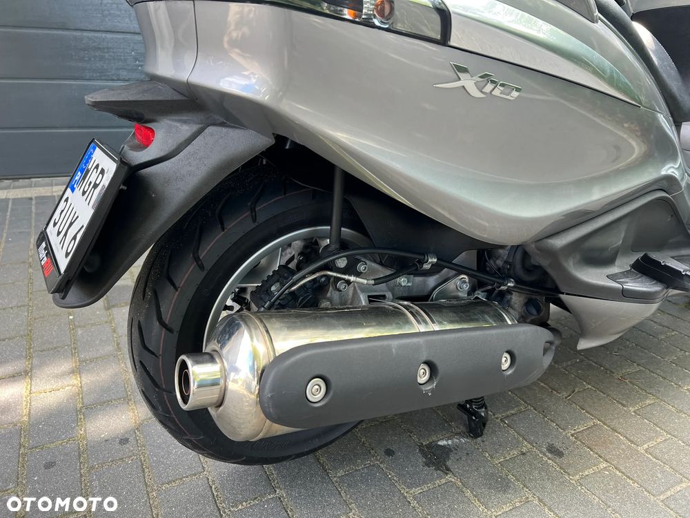 Piaggio X10 - 11