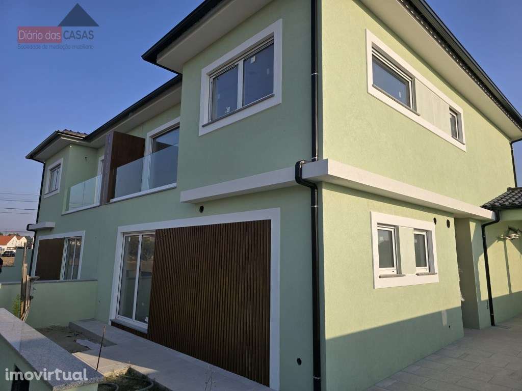 Moradia geminada T4 em Aveiro - Gafanha do Carmo - Grande imagem: 2/29