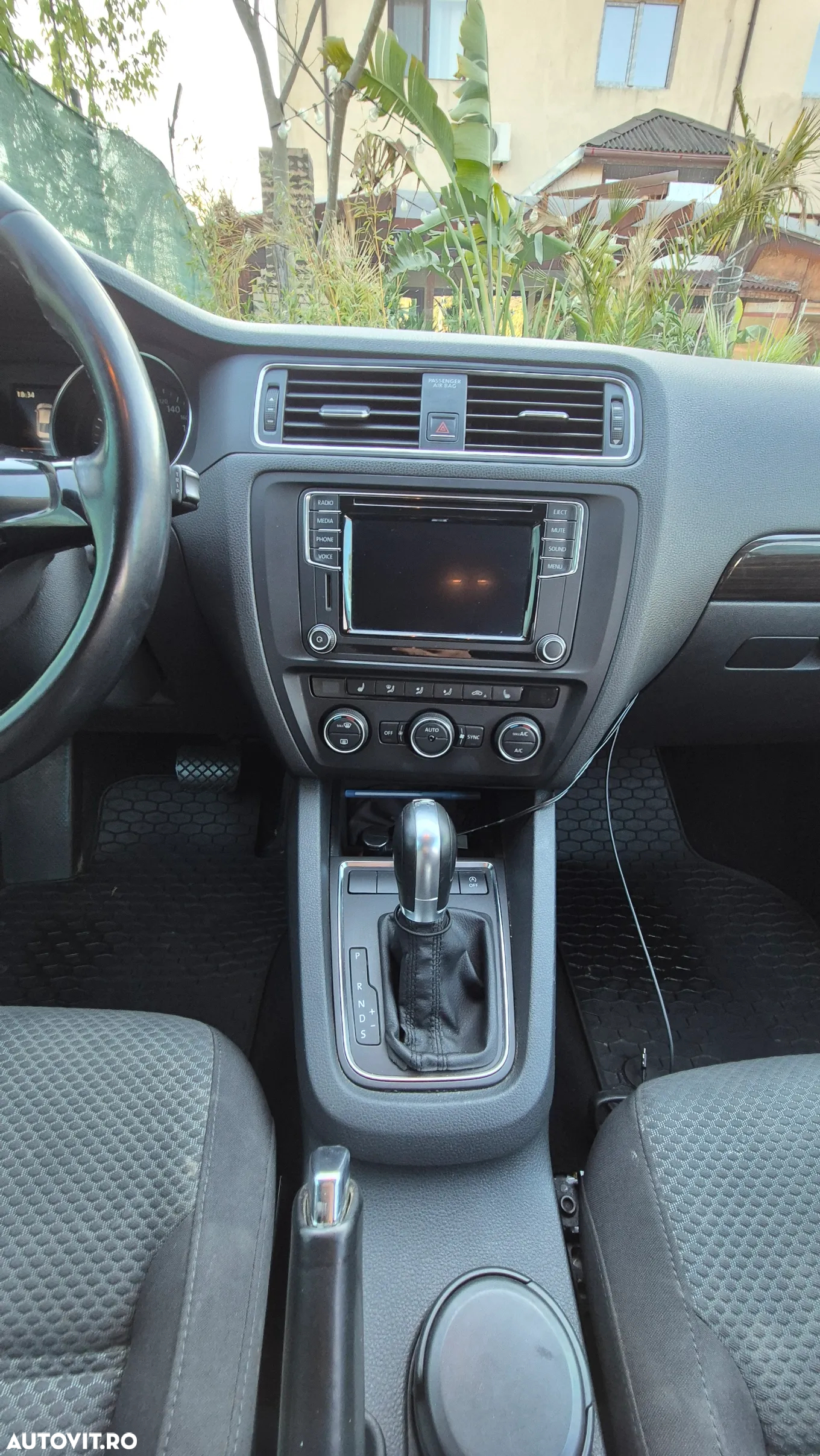 Volkswagen Jetta 2.0 TDI DSG Comfortline - 8