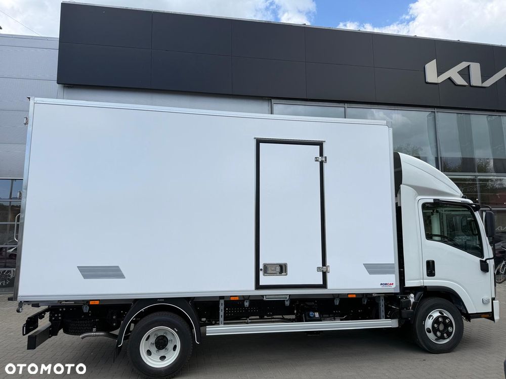 Isuzu M30 - 8