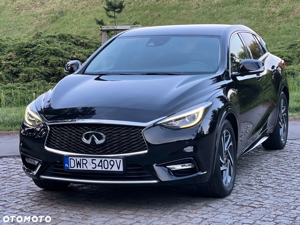 Infiniti Q30 1.6t Premium 7DCT - 12