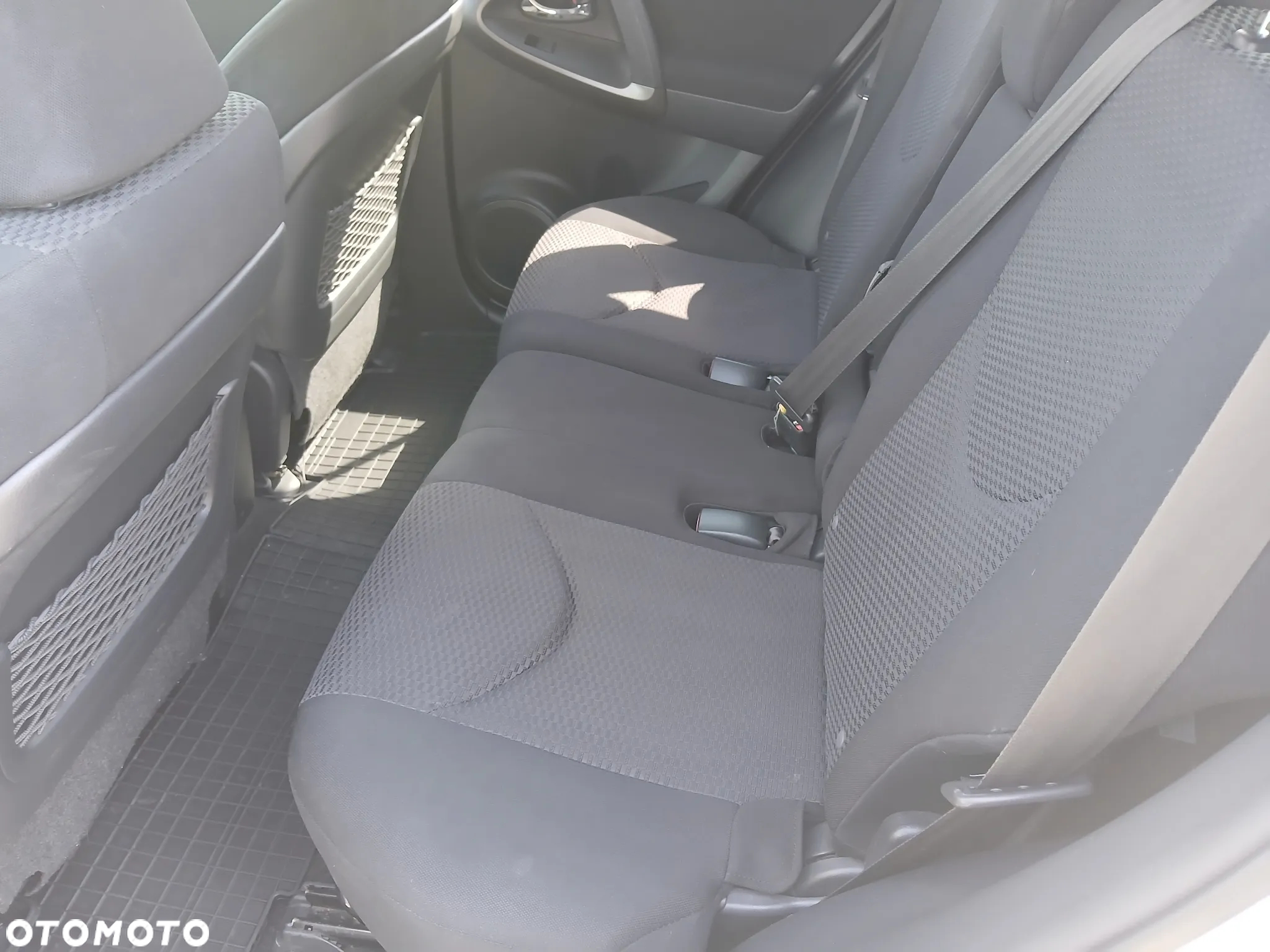 Toyota RAV4 - 8
