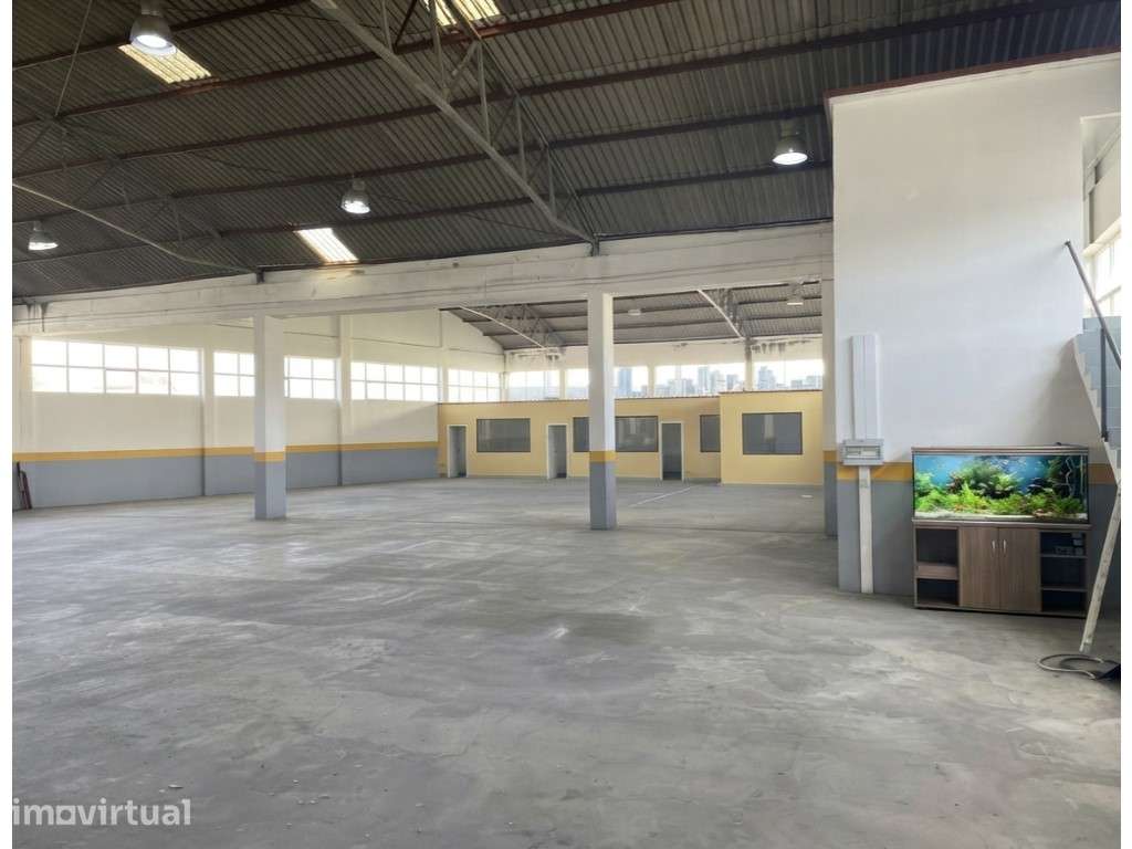 Armazém com excelente localização | Odivelas - Grande imagem: 3/12