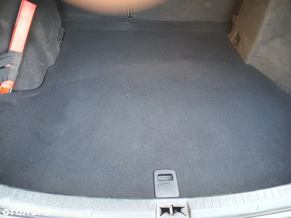 Toyota Avensis 1.6 Luna - 21