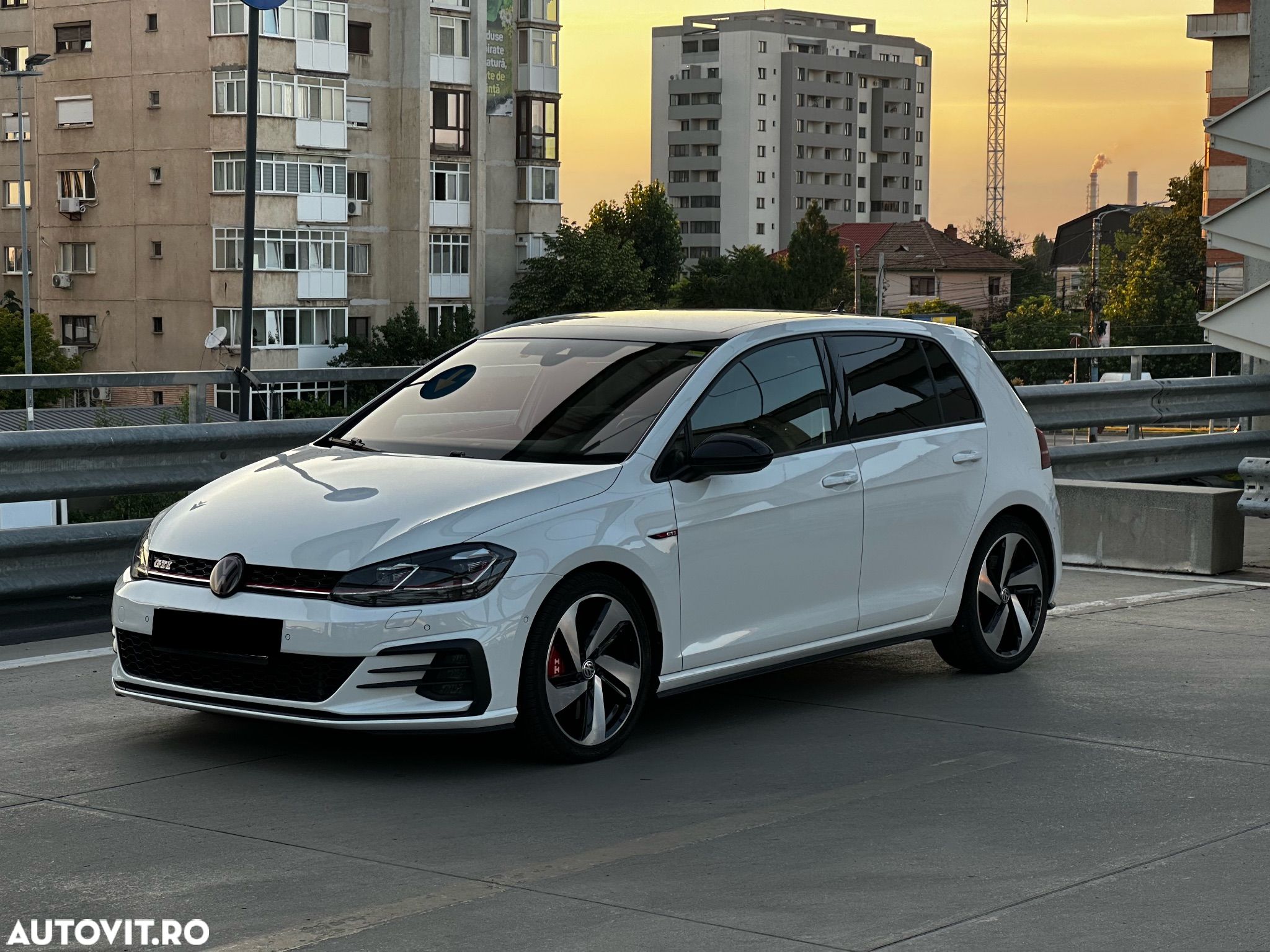 Volkswagen Golf GTI 2.0 TSI OPF DSG Performance - 1