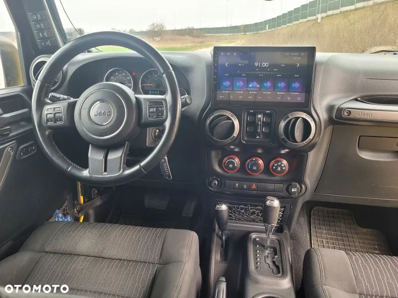 Jeep Wrangler Unlimited 3.8 Sahara - 8