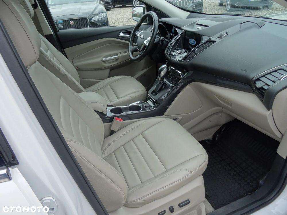 Ford Escape 2.0 EcoBoost AWD Titanium - 12