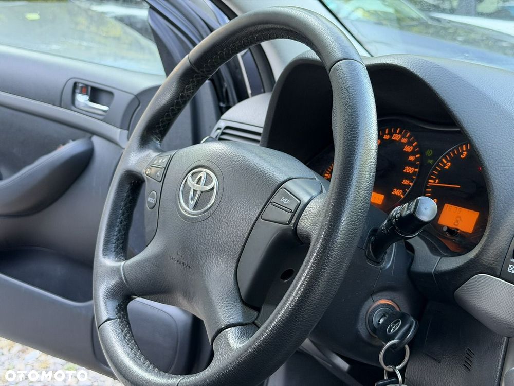 Toyota Avensis - 19