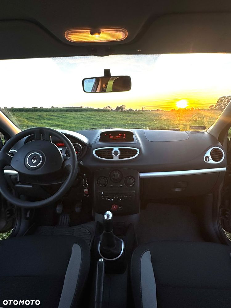 Renault Clio 1.2 16V Alize - 10