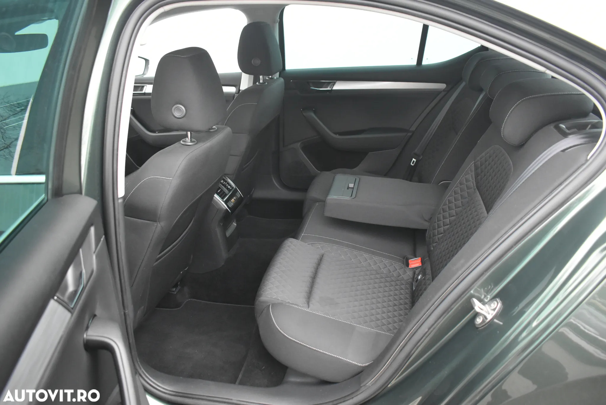 Skoda Superb 2.0 TDI DSG Ambition - 9