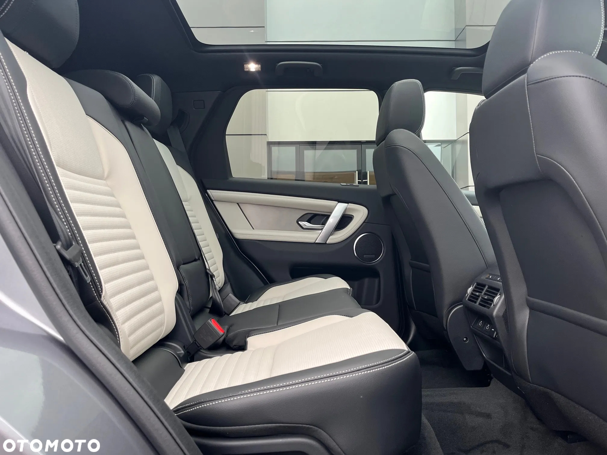 Land Rover Discovery Sport - 12