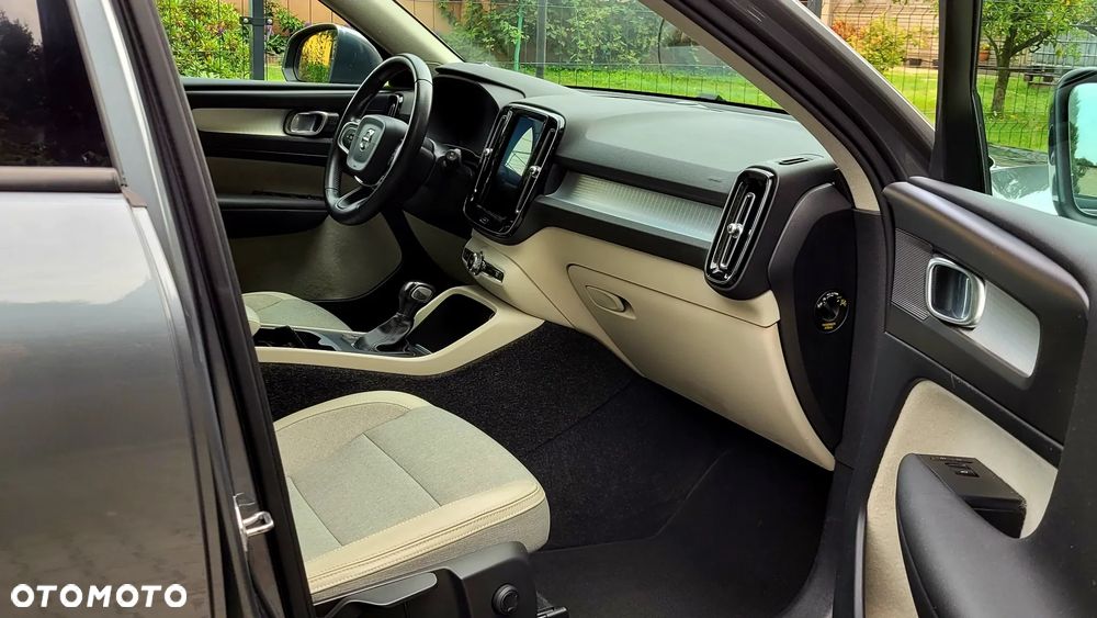 Volvo XC 40 T3 Momentum - 9