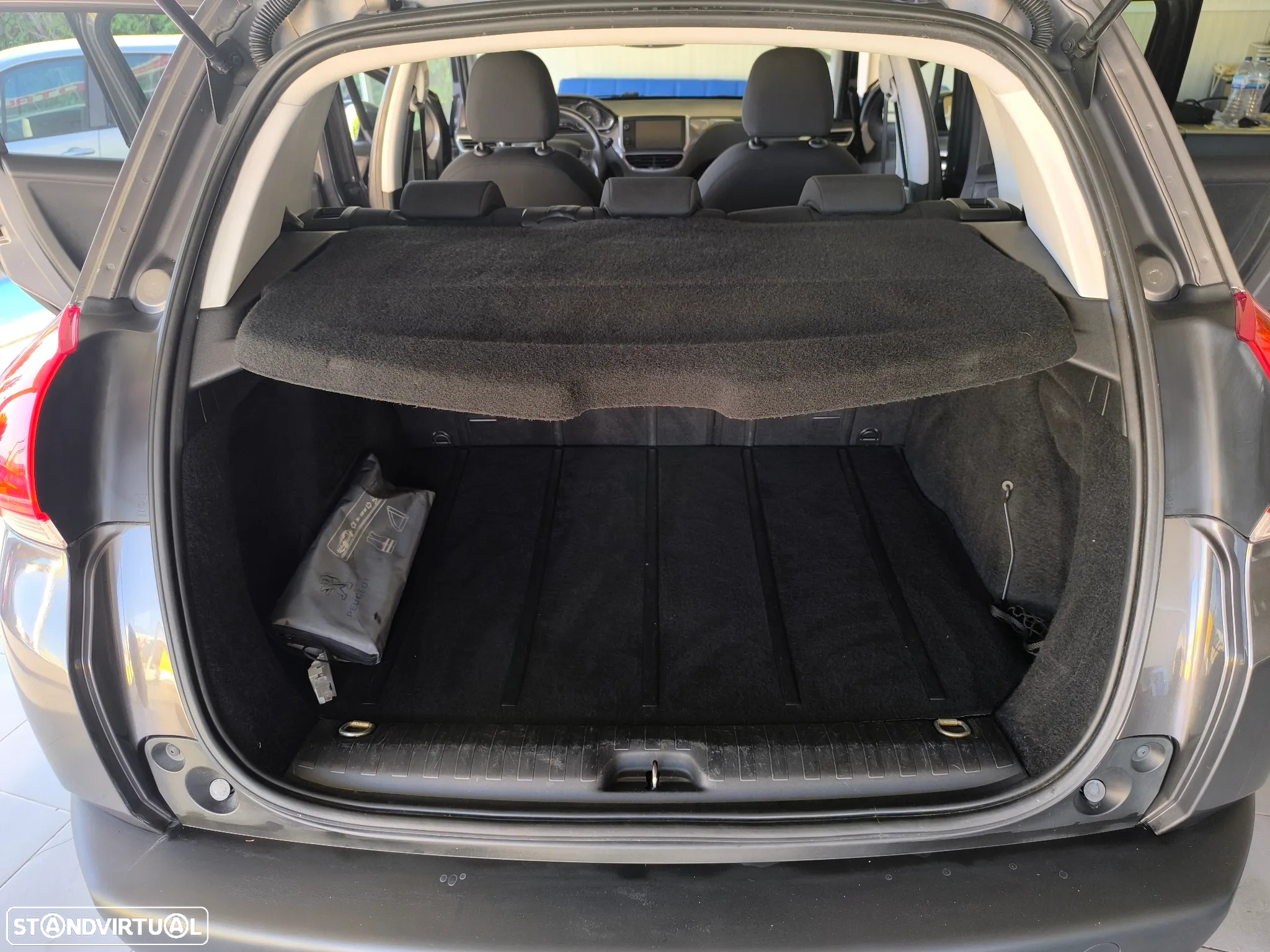 Peugeot 208 1.2 PureTech Allure - 17