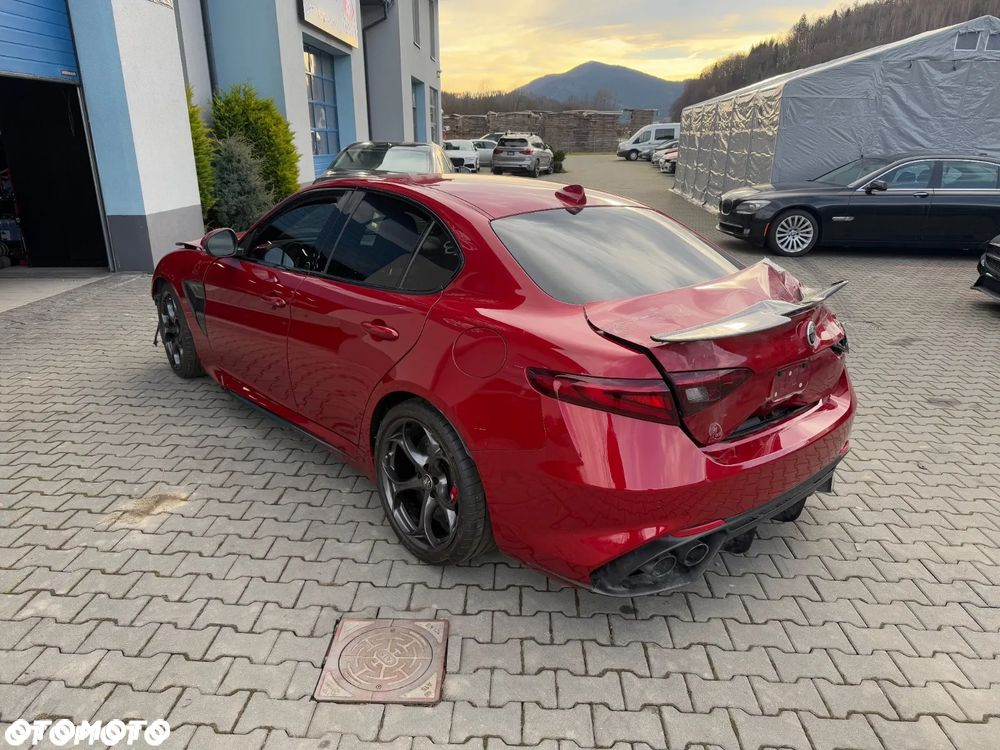 Alfa Romeo Giulia 2.9 V6 Bi-Turbo AT8 Quadrifoglio - 4