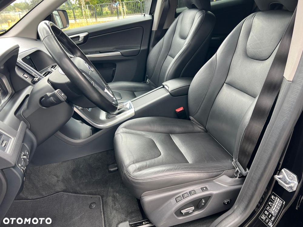 Volvo XC 60 D4 AWD Geartronic Summum - 11
