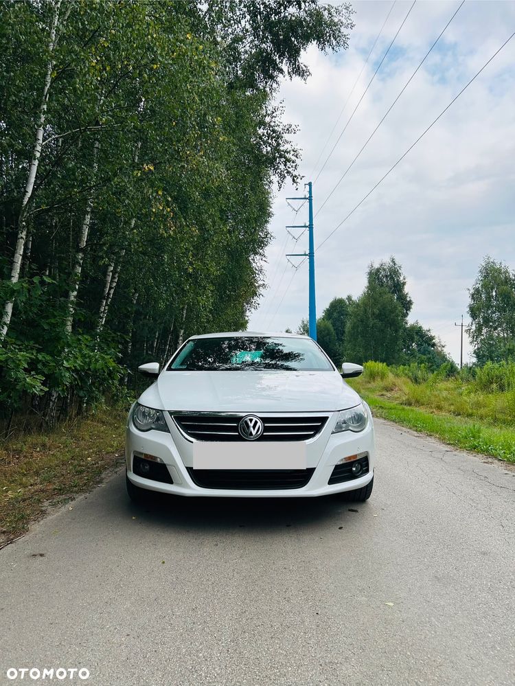 Volkswagen Passat - 1