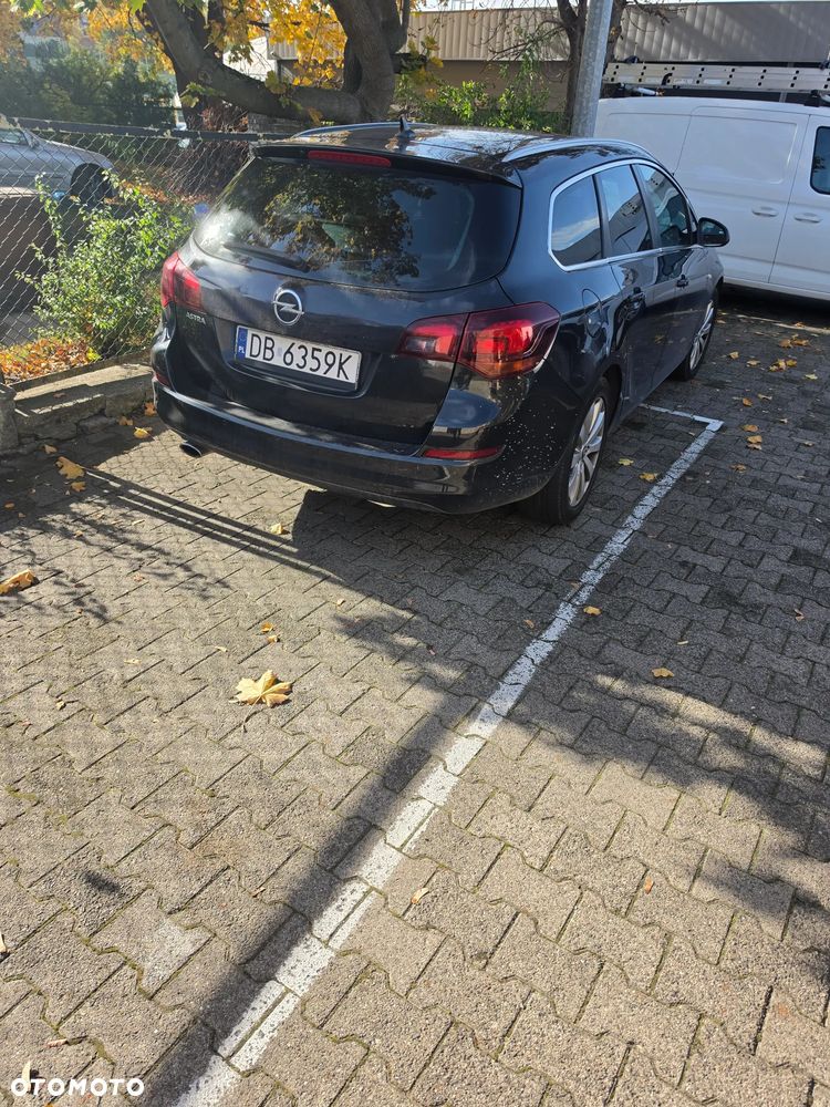 Opel Astra 2011 photo 3