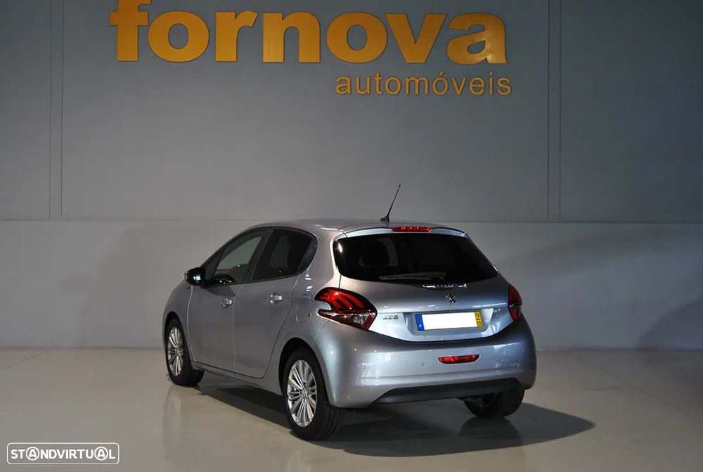 Peugeot 208 1.2 PureTech Signature - 8