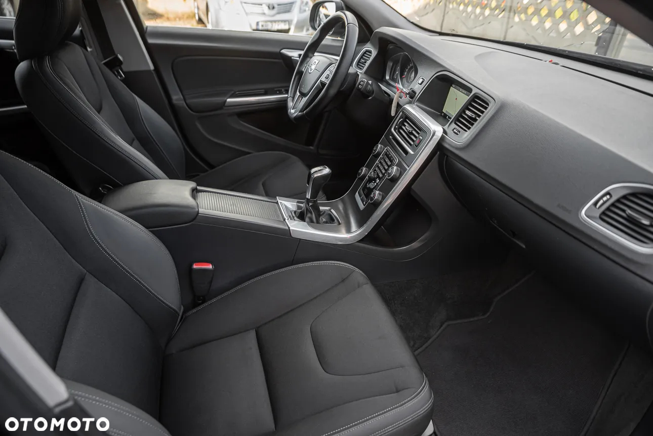 Volvo V60 D4 Momentum - 21