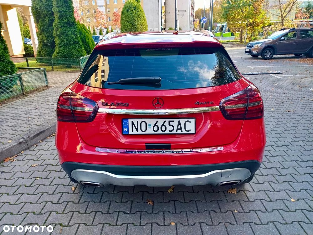 Mercedes-Benz GLA 220 4-Matic Urban - 8