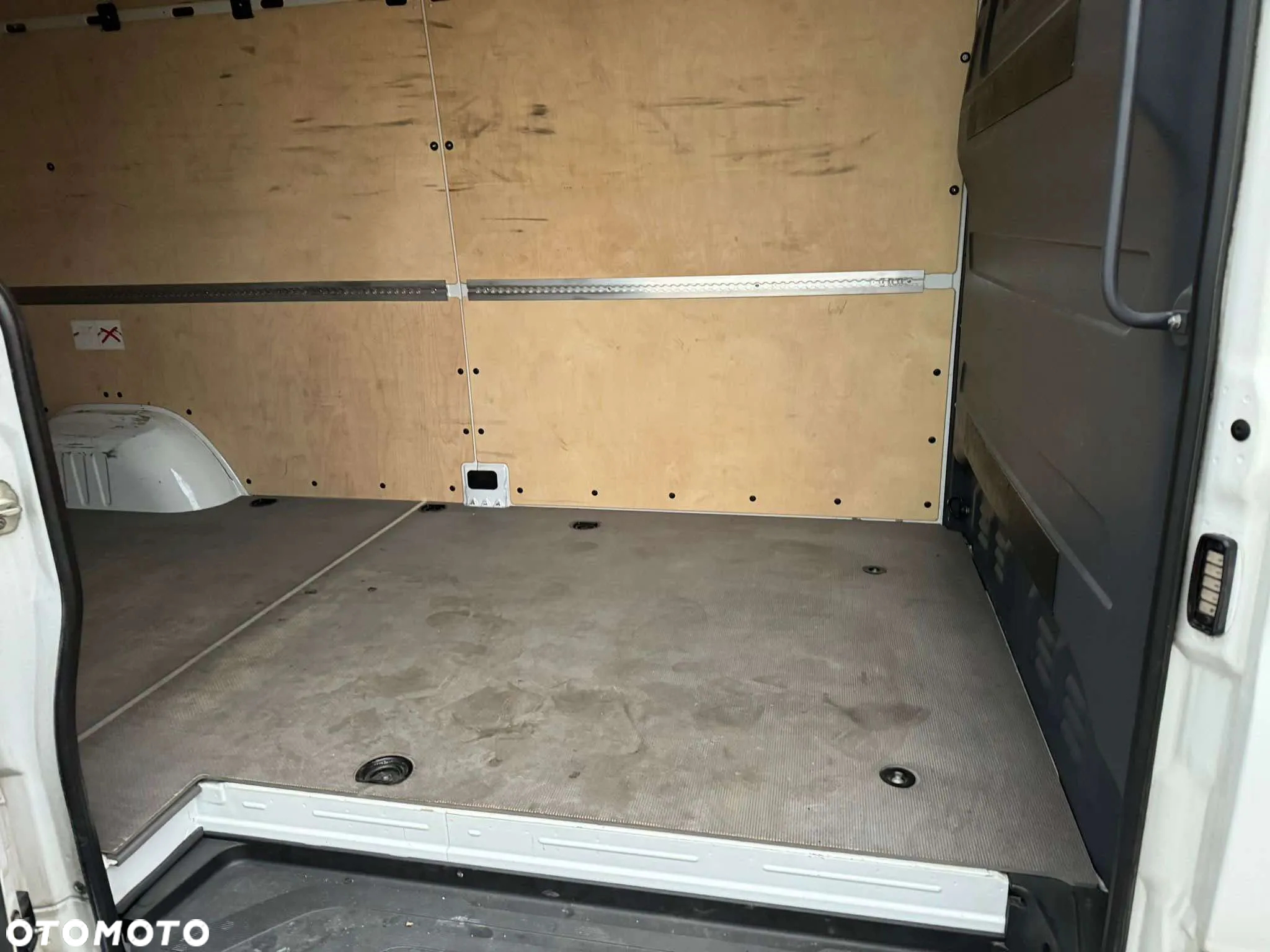 Mercedes-Benz Sprinter - 9