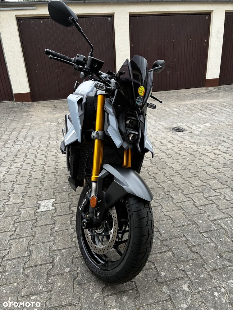 Suzuki GSX 1000 - 8