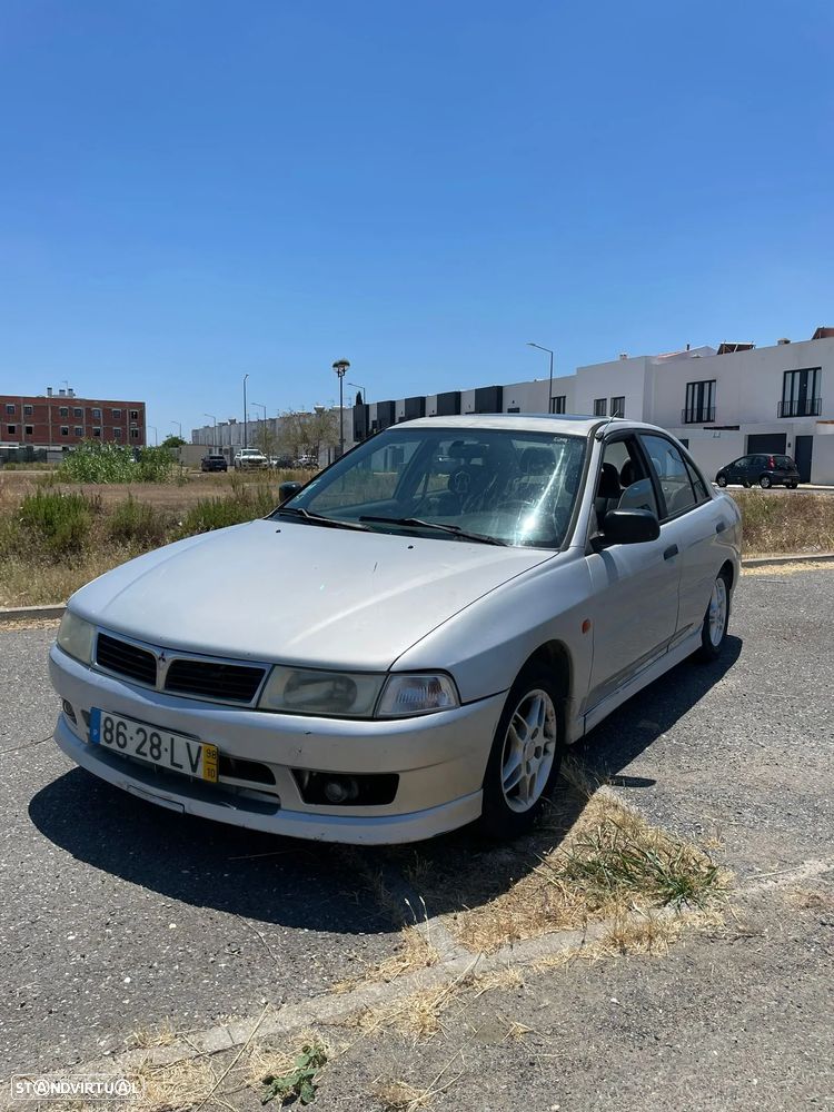 Mitsubishi Lancer 1300 GLXi - 3