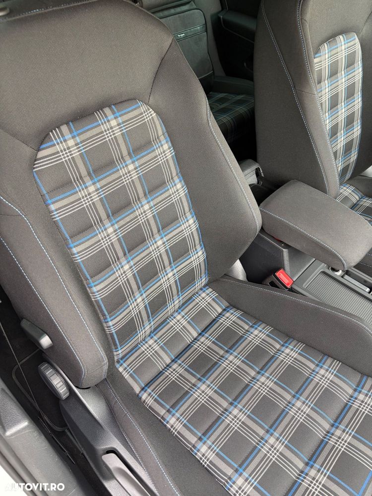 Volkswagen Golf - 16