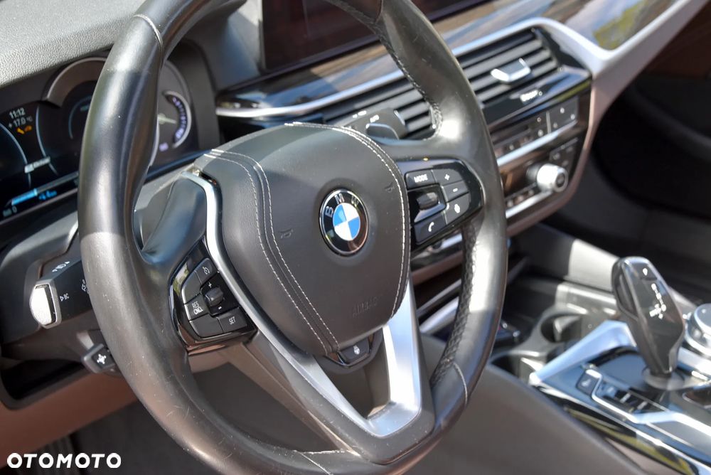 BMW Seria 5 530e iPerformance xDrive Luxury Line - 15