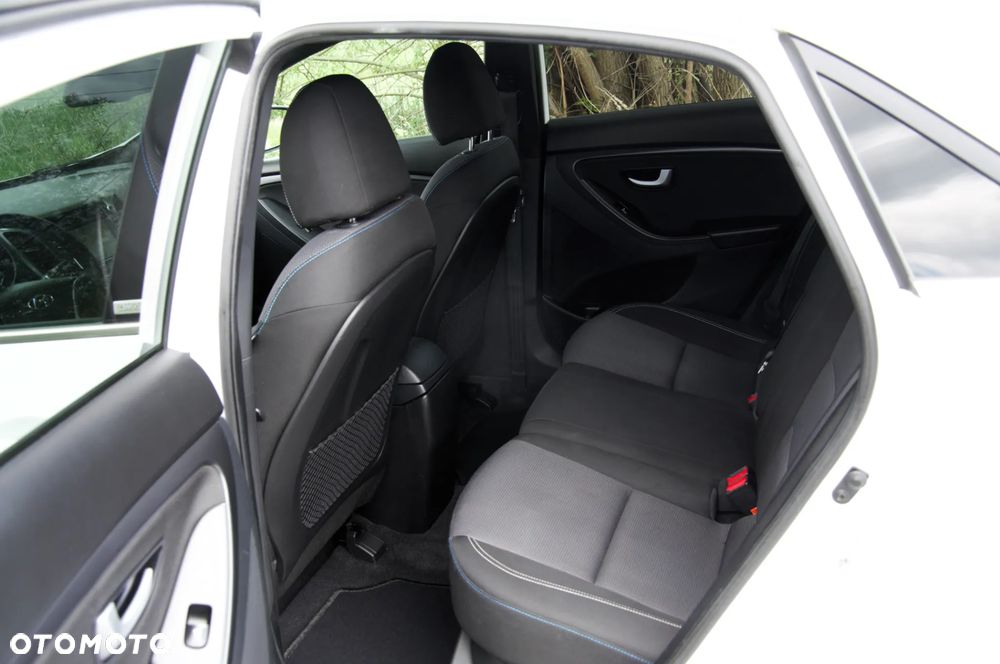 Hyundai i30 blue 1.6 GDI Passion - 23