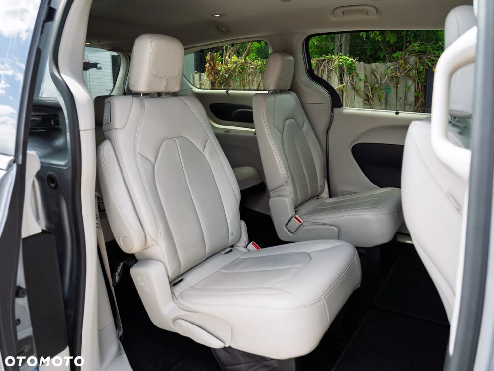Chrysler Pacifica - 14