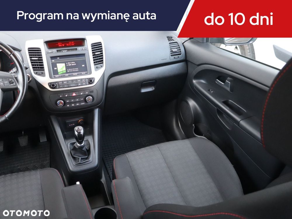 Kia Venga - 10