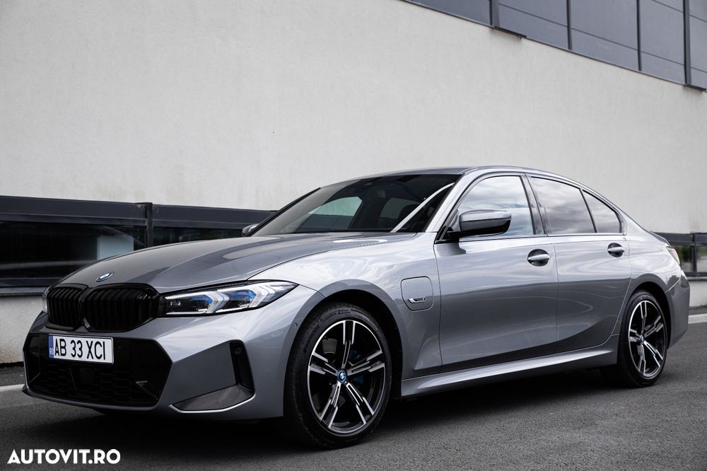 BMW 3 Series 2022 — imagine 11