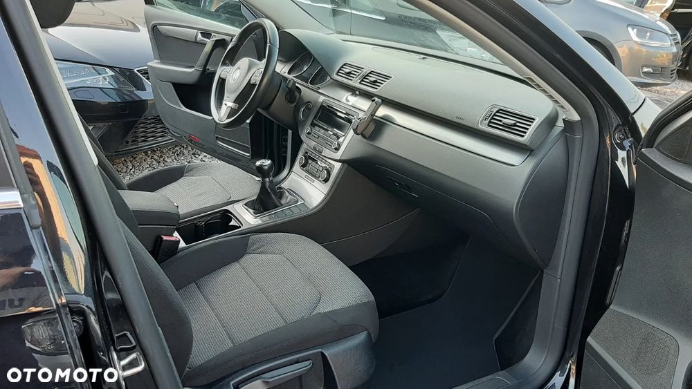 Volkswagen Passat 1.6 TDI Comfortline - 21