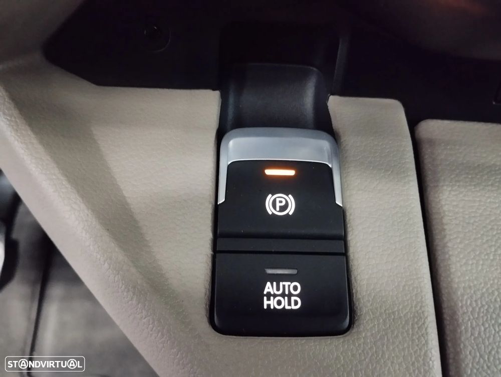 Volkswagen Multivan 1.5 TSI e-Hybrid Life DSG — fotografia 43