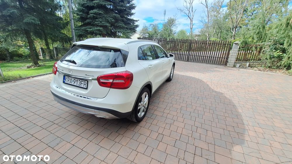 Mercedes-Benz GLA 250 4Matic 7G-DCT AMG Line - 10