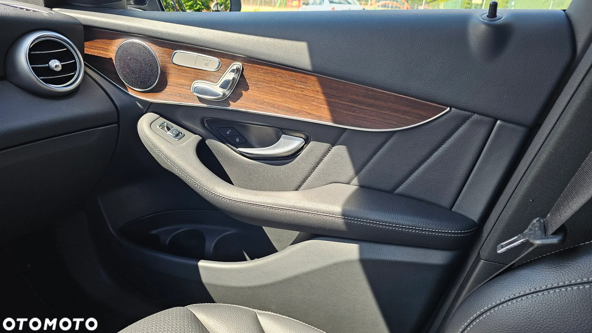 Mercedes-Benz GLC 300 4Matic 9G-TRONIC AMG Line - 15