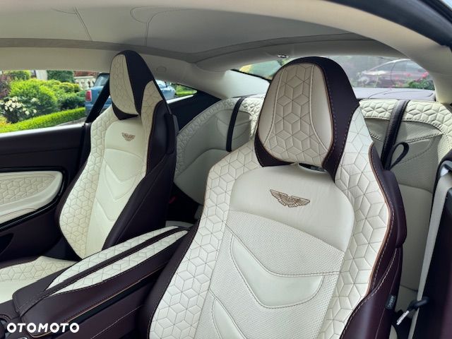 Aston Martin DBS Superleggera Standard - 9