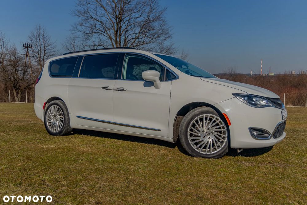 Chrysler Pacifica - 3