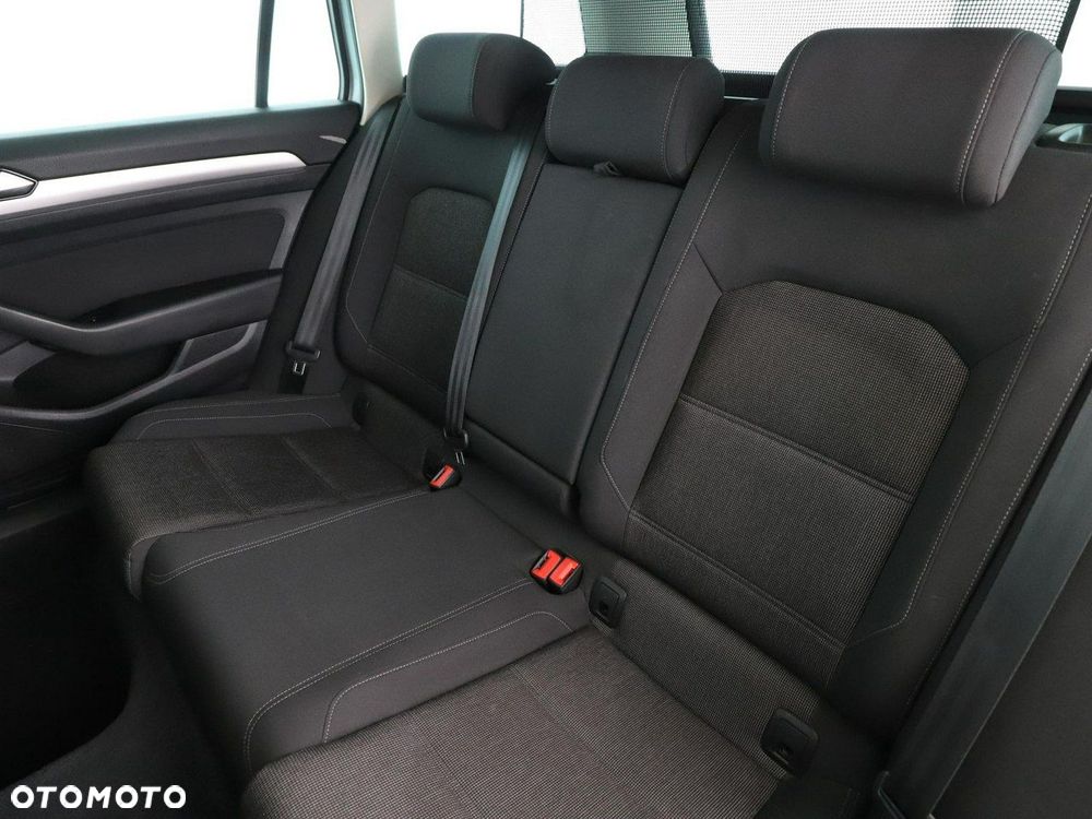 Volkswagen Passat - 18