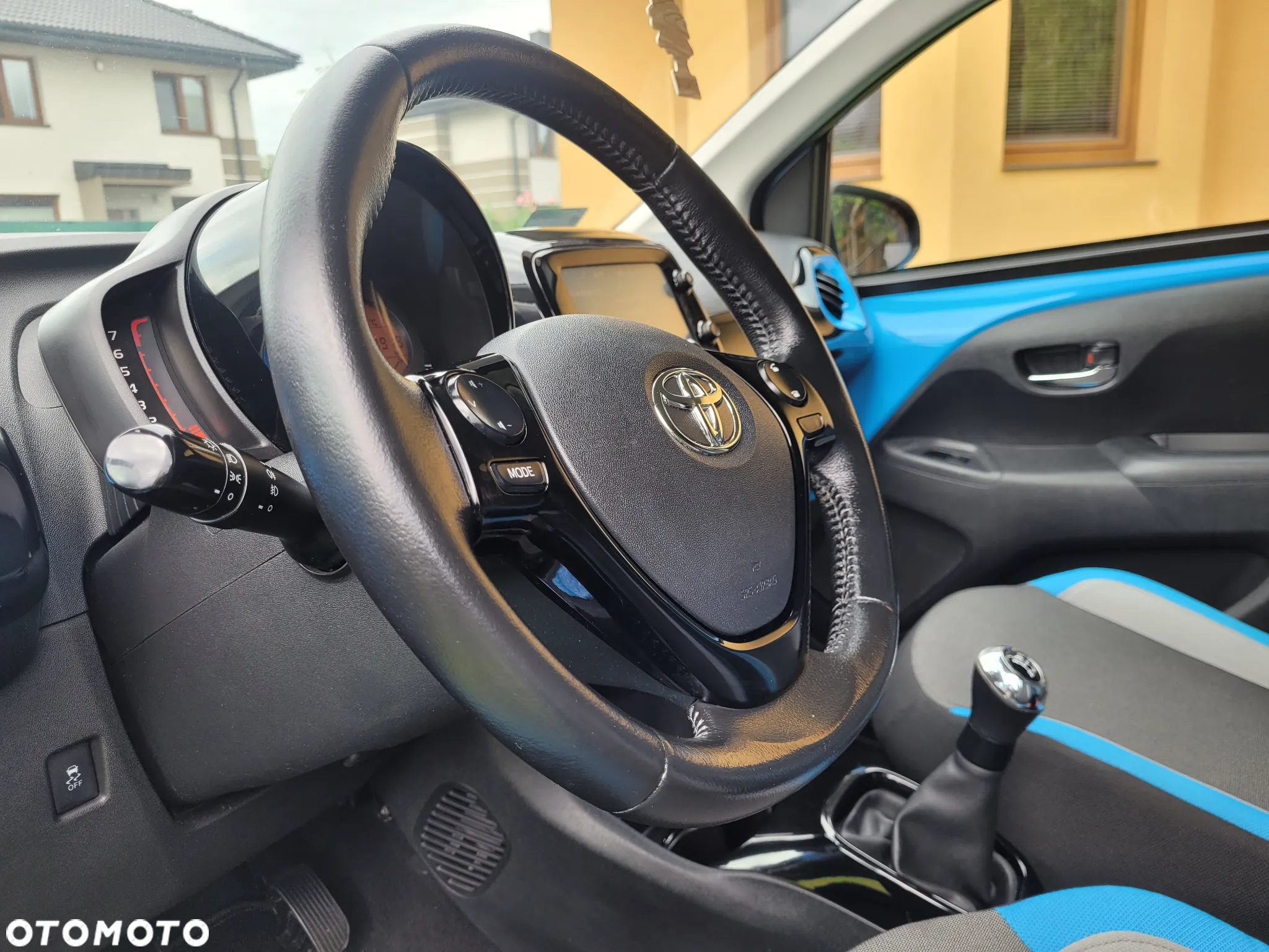 Toyota Aygo x-clusiv - 16