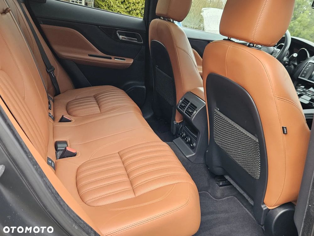 Jaguar F-Pace 2.0 i4D AWD Prestige - 14