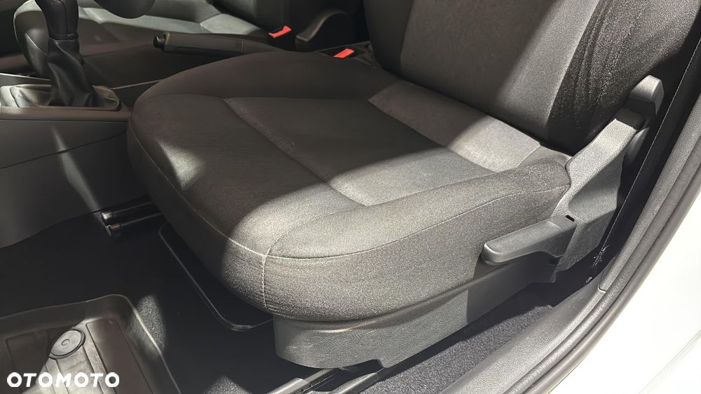 Skoda RAPID Spb 1.0 TSI Active - 12