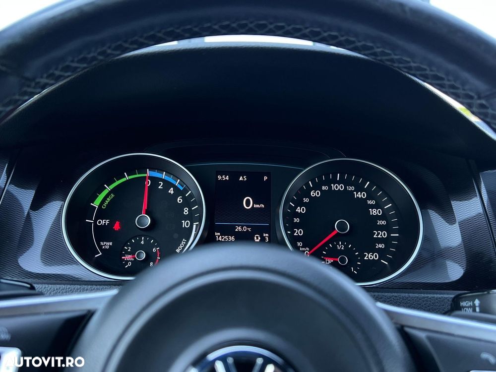 Volkswagen Golf - 24